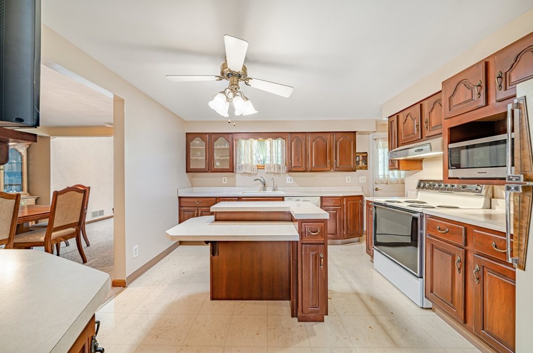 370 Cp St, North Huntingdon PA 15642-1394 exterior