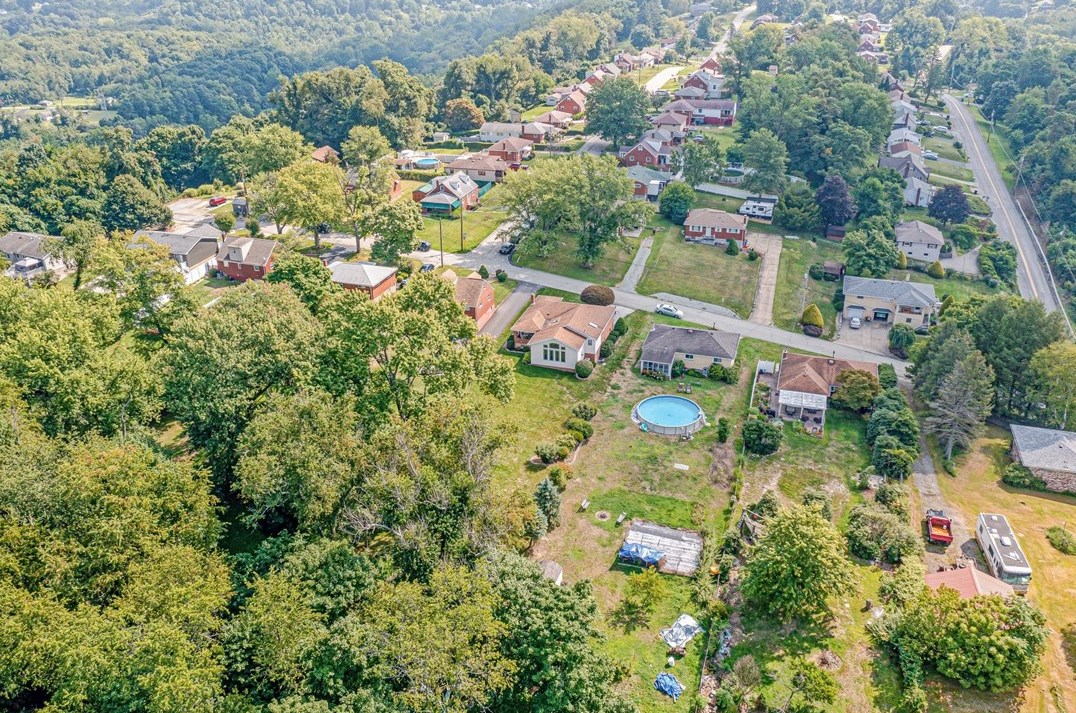 370 Cp St, North Huntingdon PA 15642-1394 exterior