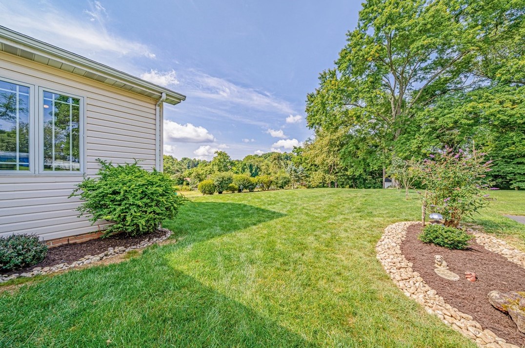 370 Cp St, North Huntingdon PA 15642-1394 exterior