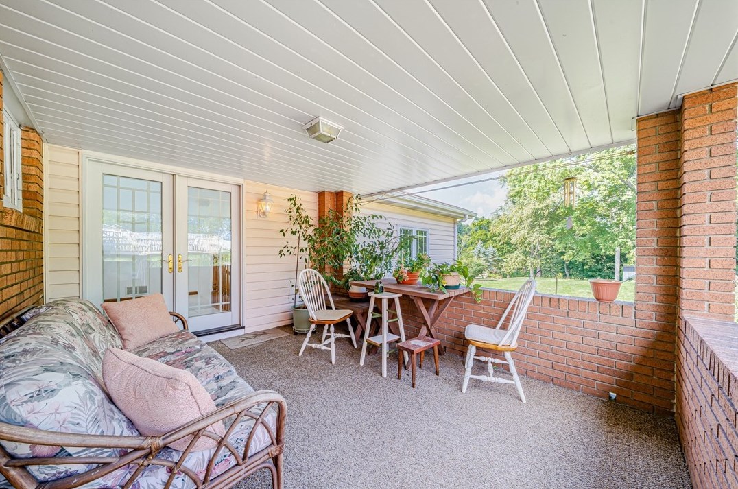 370 Cp St, North Huntingdon PA 15642-1394 exterior