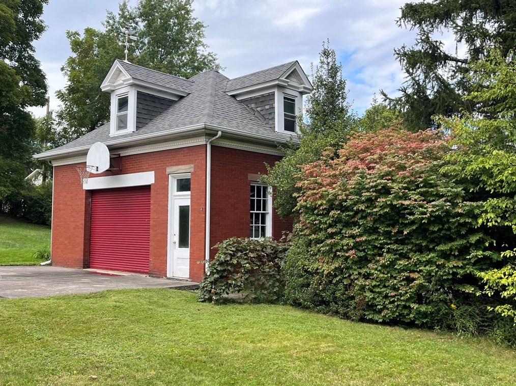 44 Stockton Ave, Oliphant Furnace PA  15401-2839 exterior