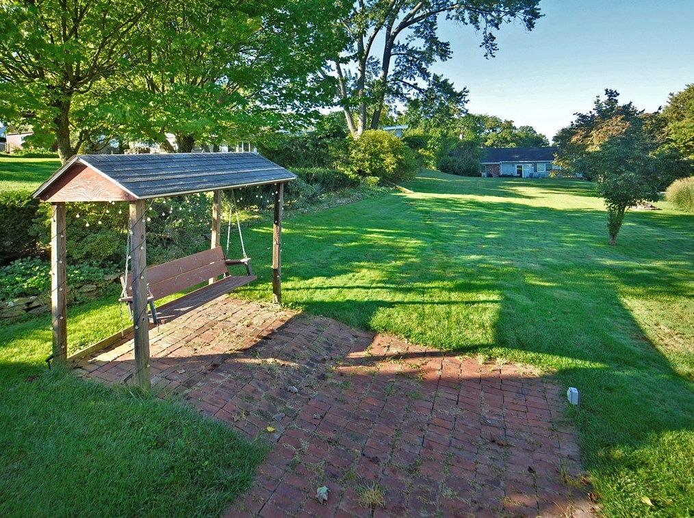710 Santone Dr, Greensburg PA  15601-4674 exterior
