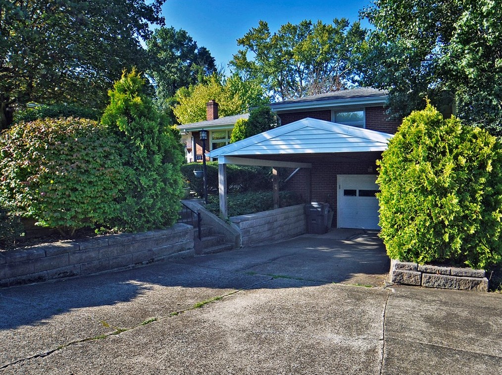 710 Santone Dr, Greensburg PA  15601-4674 exterior