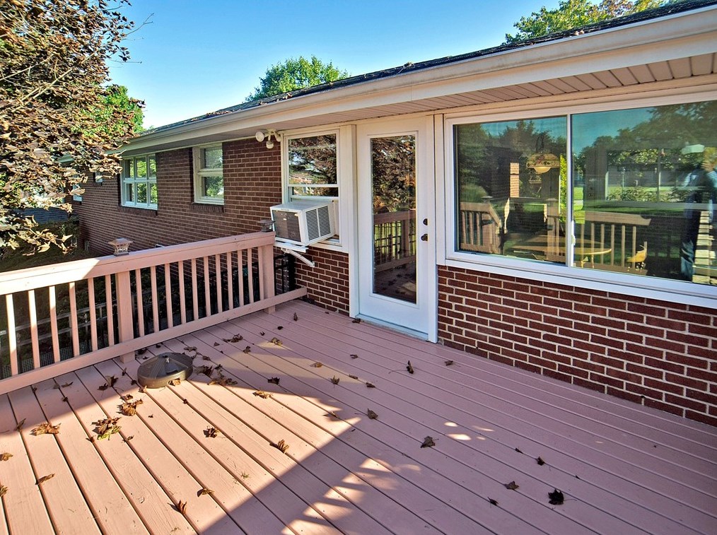 710 Santone Dr, Greensburg PA  15601-4674 exterior