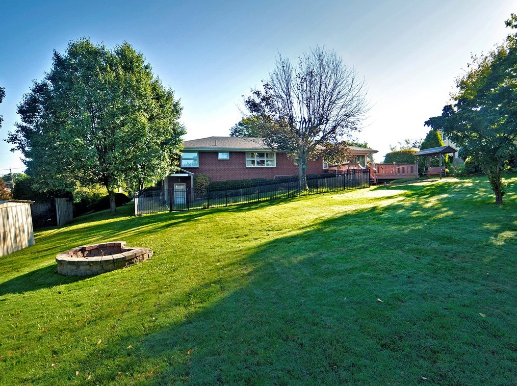 710 Santone Dr, Greensburg PA  15601-4674 exterior