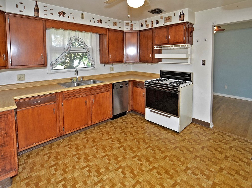 710 Santone Dr, Greensburg PA  15601-4674 exterior