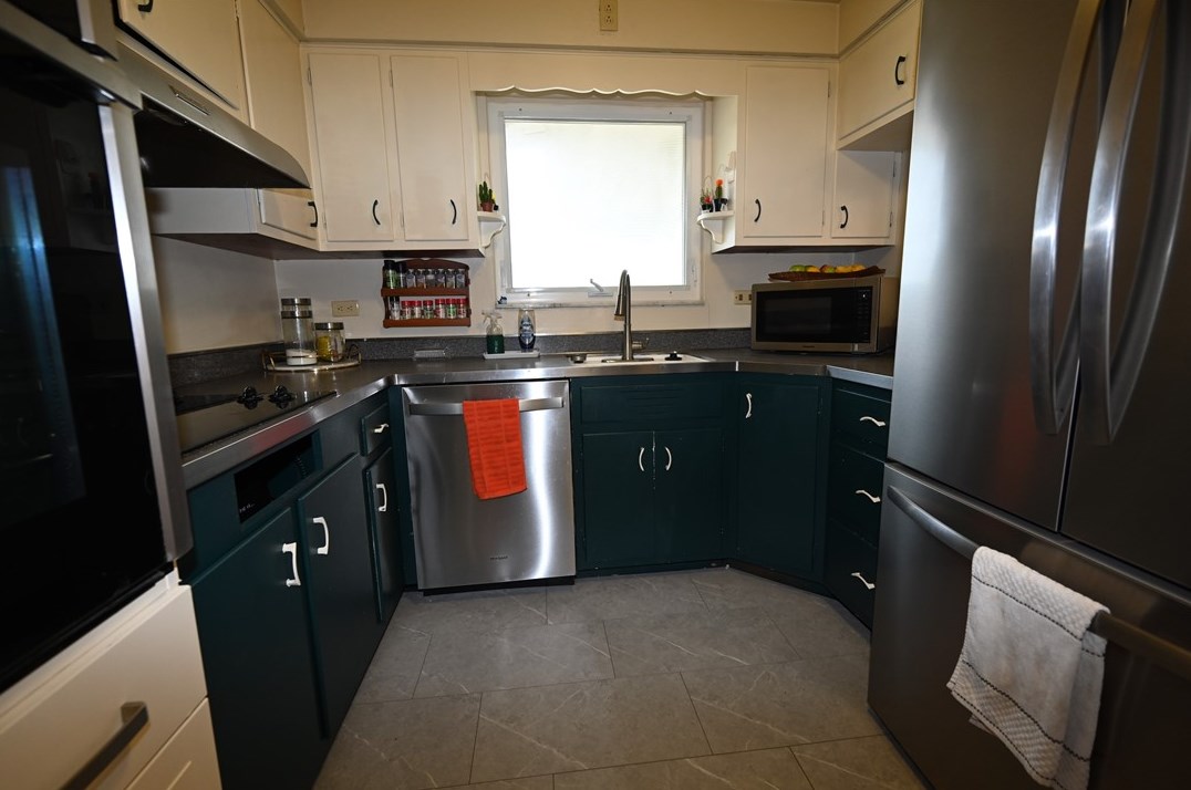 100 Un Ave, North Versailles PA 15137-1847 exterior