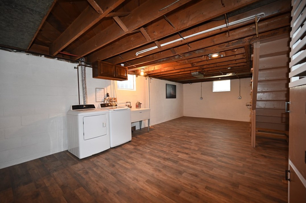 100 Un Ave, North Versailles PA 15137-1847 exterior