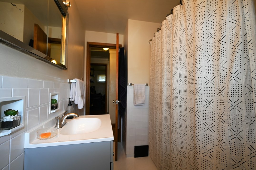 100 Un Ave, North Versailles PA 15137-1847 exterior