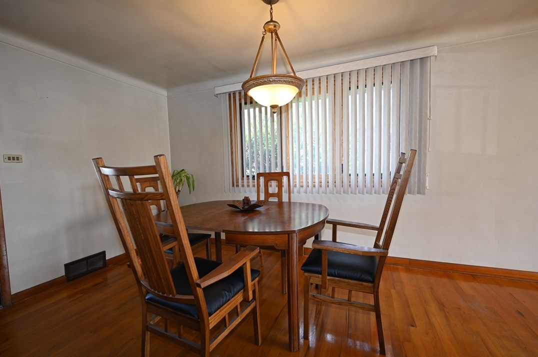 100 Un Ave, North Versailles PA 15137-1847 exterior