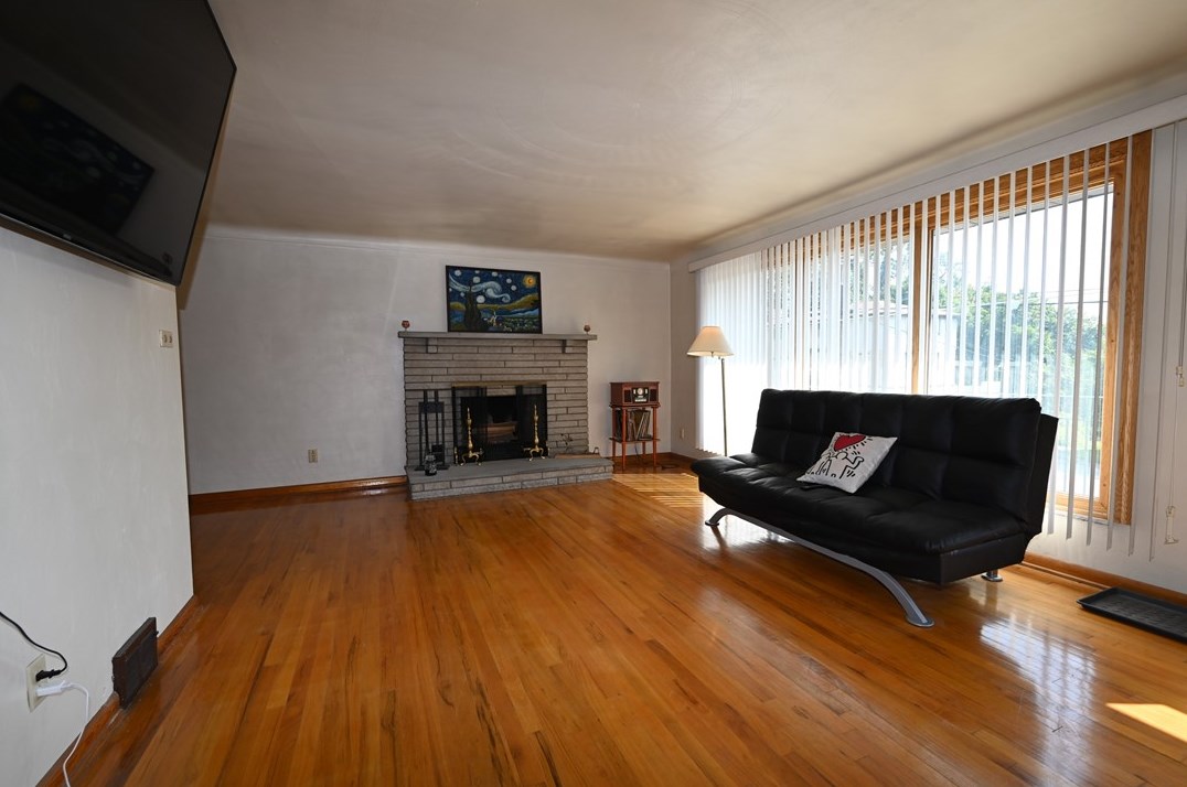 100 Un Ave, North Versailles PA 15137-1847 exterior