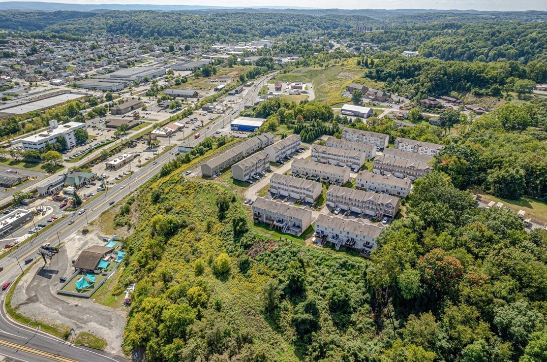 101 Alderwood Dr, Greensburg PA  15601-5480 exterior