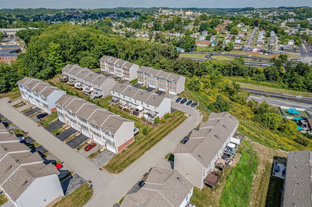 101 Alderwood Dr, Greensburg PA  15601-5480 exterior