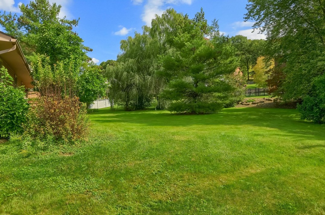 38 Fieldstone Pl, Zelienople PA  16063-9313 exterior