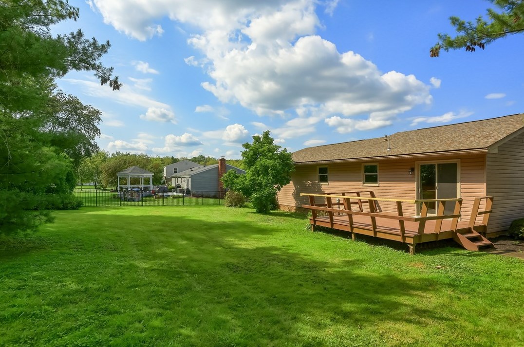 38 Fieldstone Pl, Zelienople PA  16063-9313 exterior