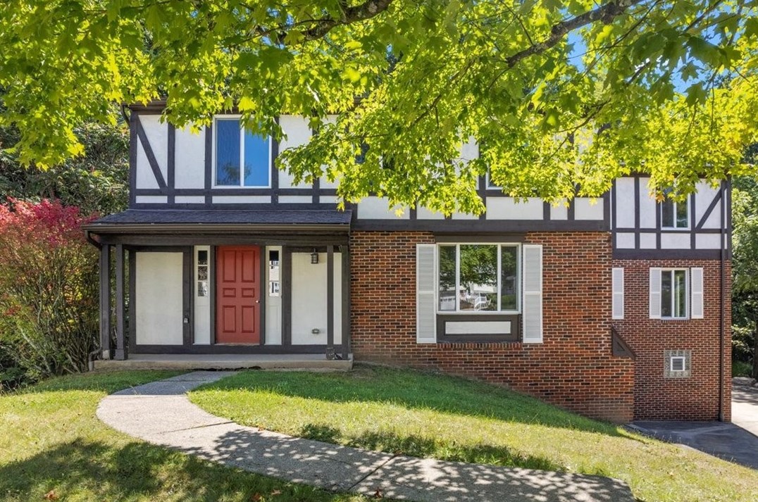 105 Lingay Ct, Glenshaw PA  15116-1035 exterior