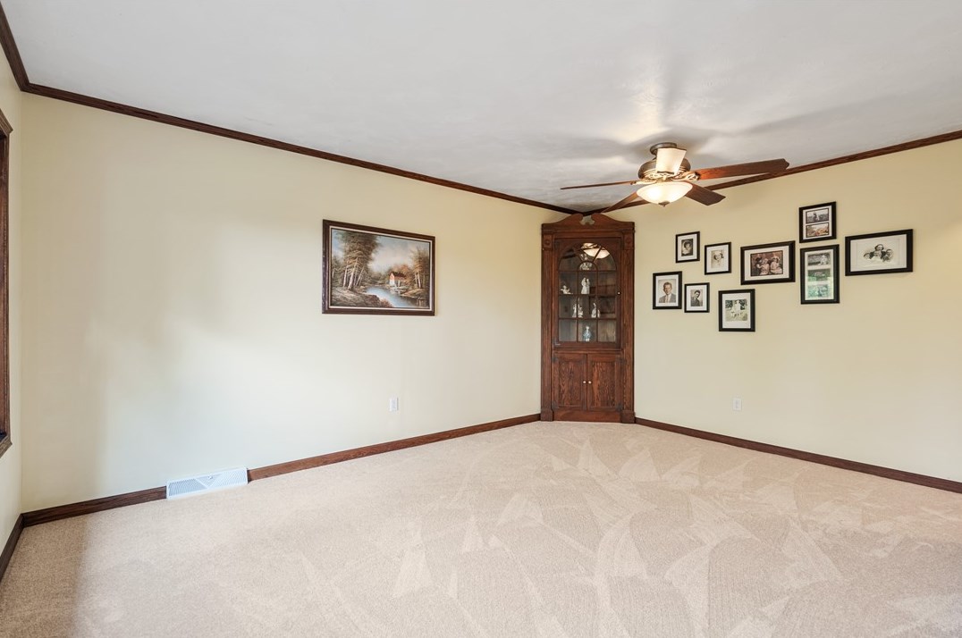 54 Highland Ridge Rd, Washington PA 15301-8591 exterior