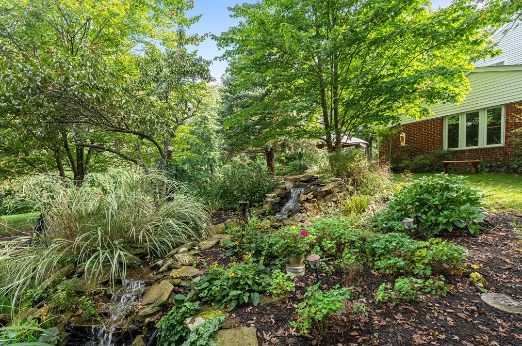 54 Highland Ridge Rd, Washington PA 15301-8591 exterior