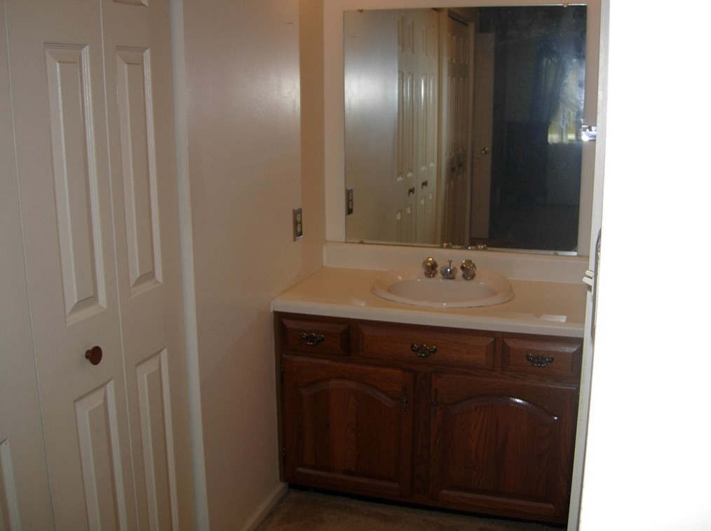 107 Oak Pointe Dr, Monroeville PA  15146-2950 exterior