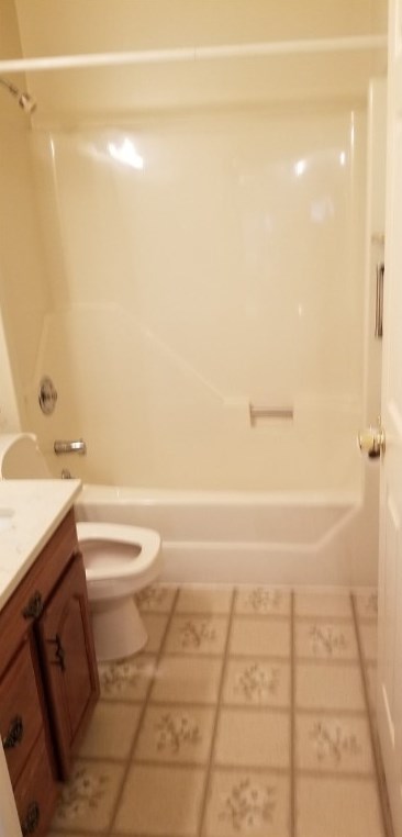107 Oak Pointe Dr, Monroeville PA  15146-2950 exterior