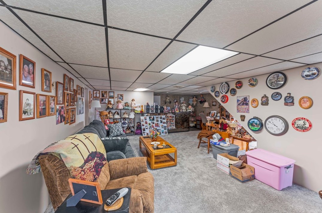 725 Summerlea Ave, Washington PA 15301-3827 exterior