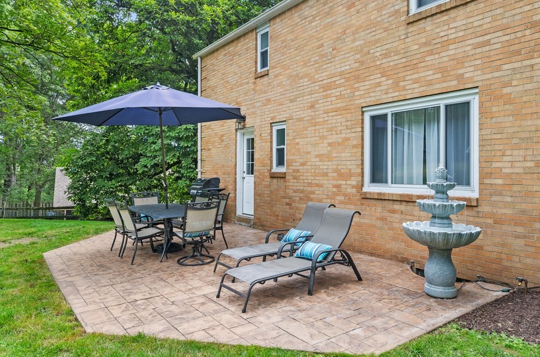 1743 Sample Rd, Allison Park PA  15101-2809 exterior