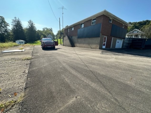 3138 Mount Morris Rd, Waynesburg PA  15370-2273 exterior