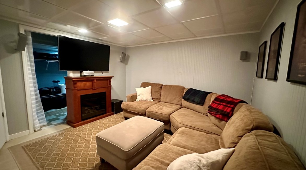 493 Birch Way, New Kensington PA  15068-5037 exterior