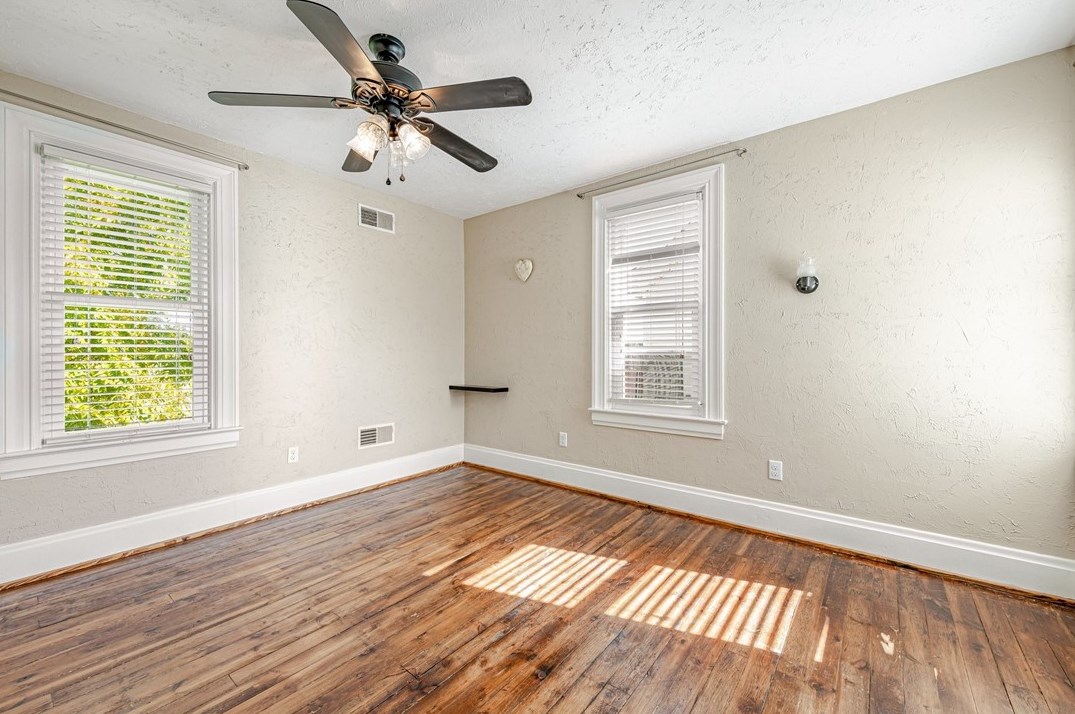 519 Oakland Ave, Greensburg PA  15601-4033 exterior