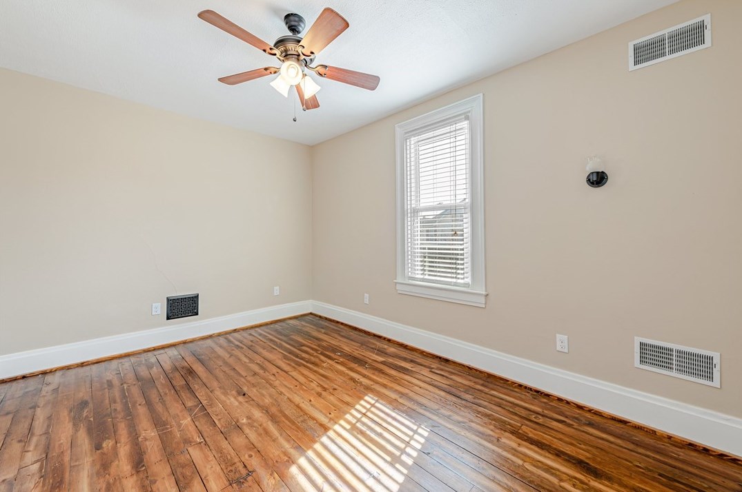 519 Oakland Ave, Greensburg PA  15601-4033 exterior