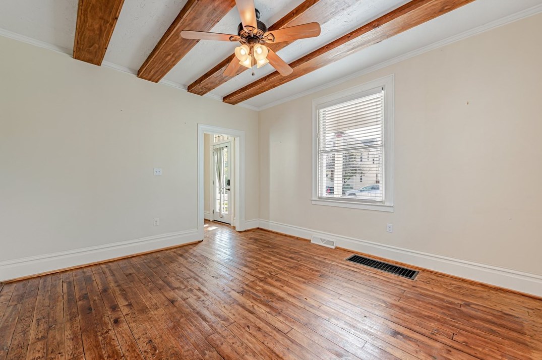 519 Oakland Ave, Greensburg PA  15601-4033 exterior