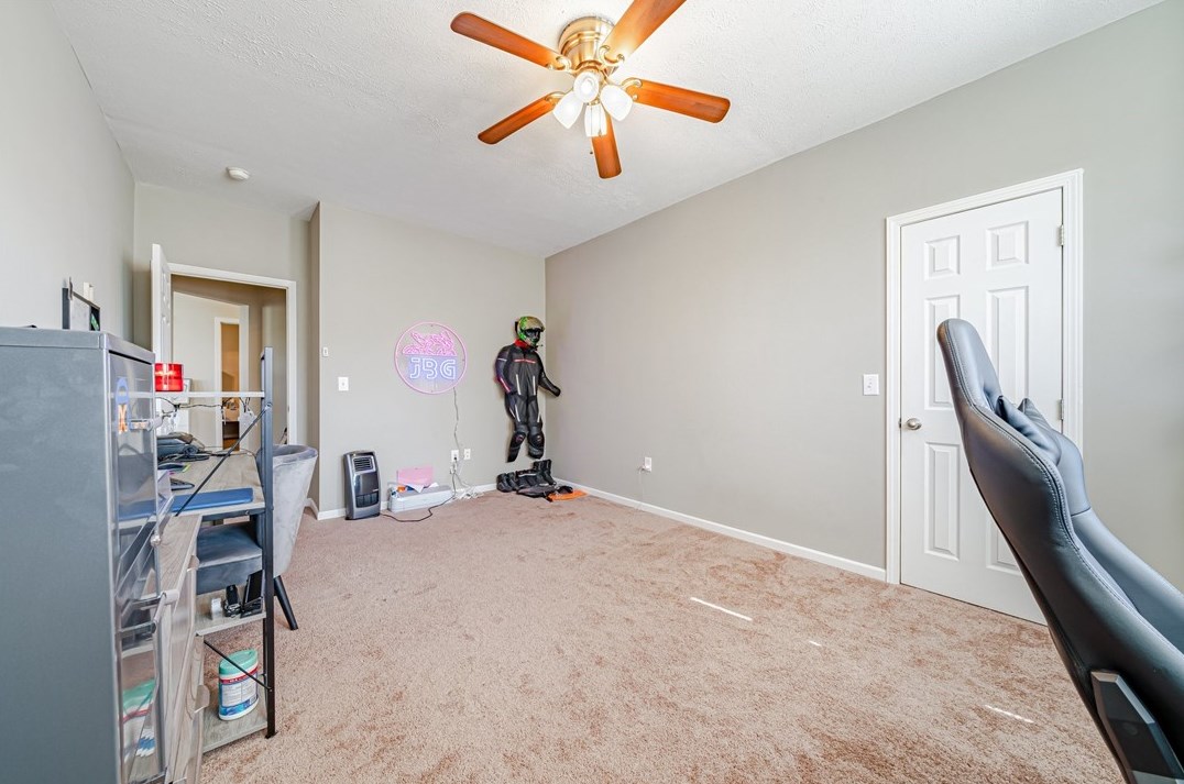 832 Eagle Pointe Dr, Canonsburg PA  15317-7519 exterior