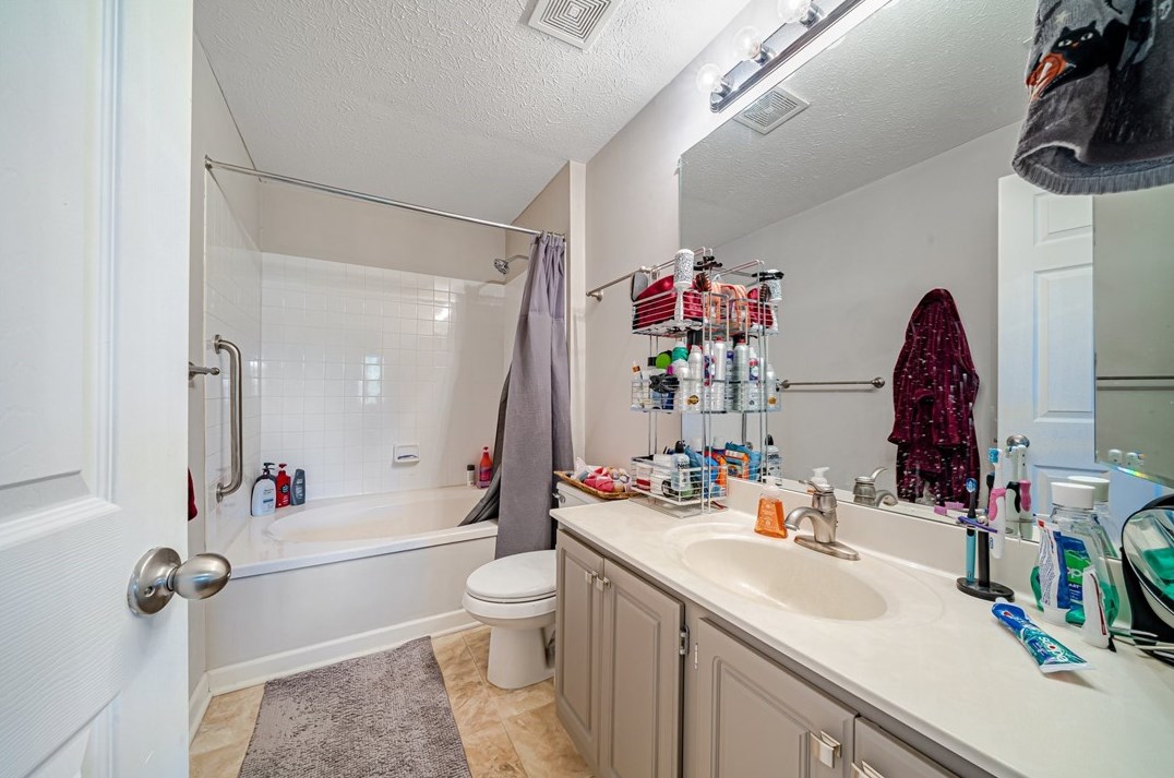 832 Eagle Pointe Dr, Canonsburg PA  15317-7519 exterior