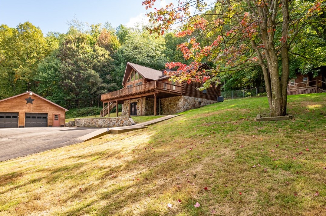 229 Pine Knob Rd, Hopwood, PA 15445