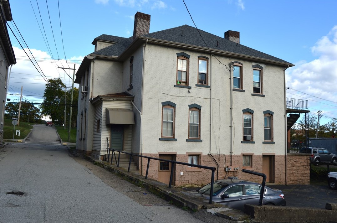 135 College St, Washington PA  15301-6713 exterior
