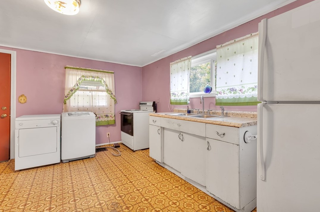 297 Willowbrook Dr, Industry PA  15052-1949 exterior