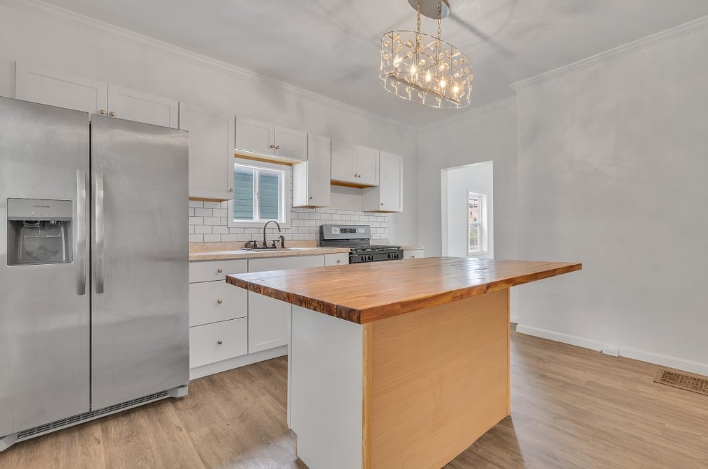 1321 4th Ave, Beaver Falls PA  15010-4247 exterior