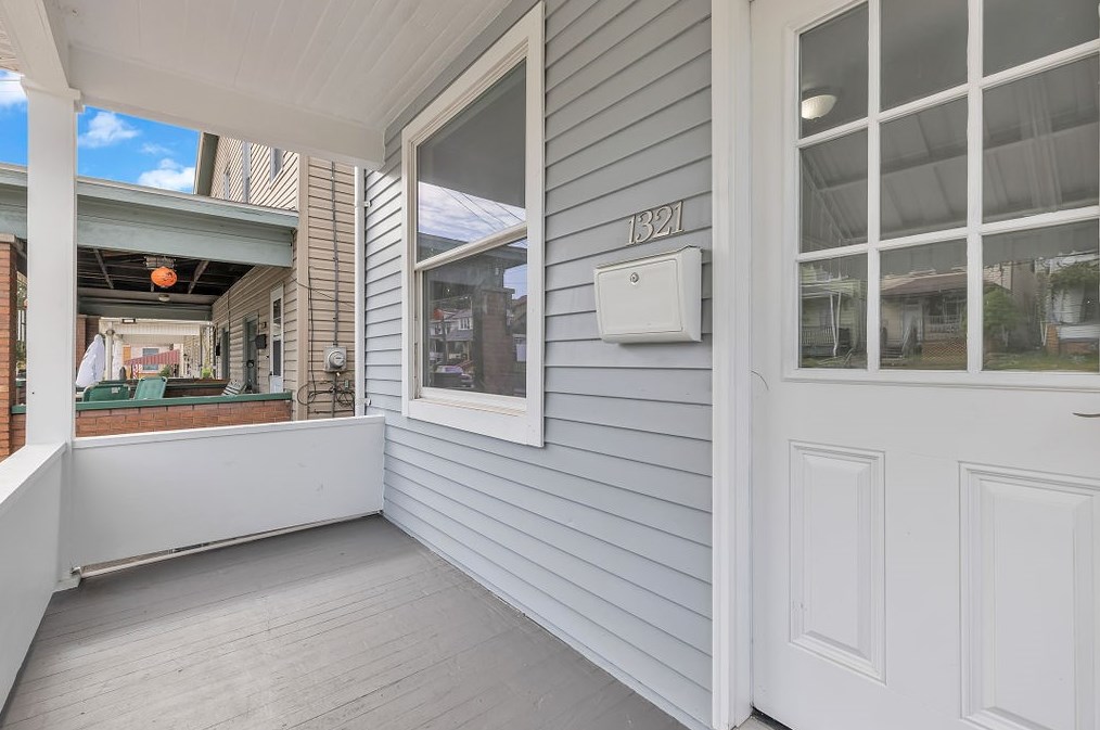 1321 4th Ave, Beaver Falls PA  15010-4247 exterior