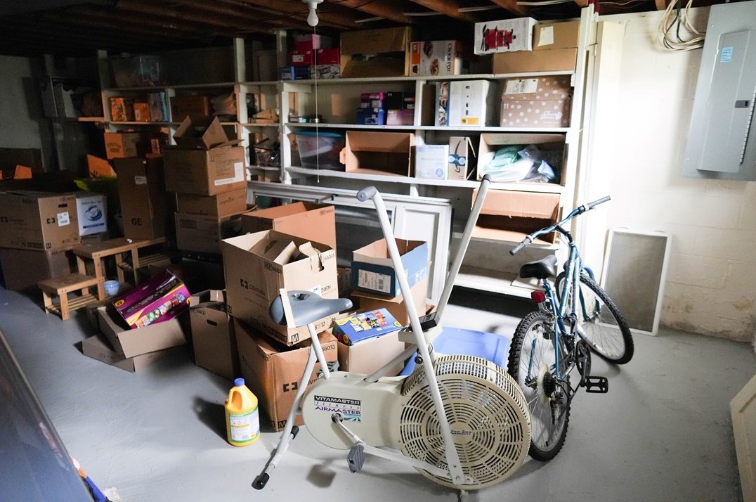 690 Diamond Ave, Indiana PA  15701-3127 exterior