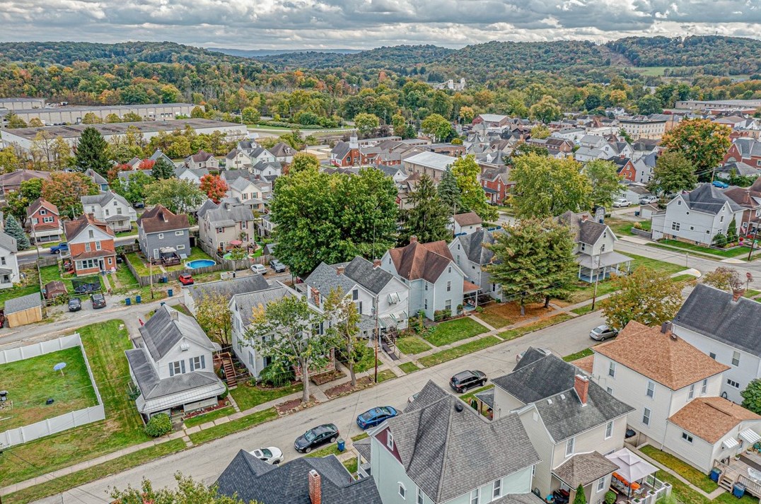 208 5 St, Youngwood PA  15697-1318 exterior