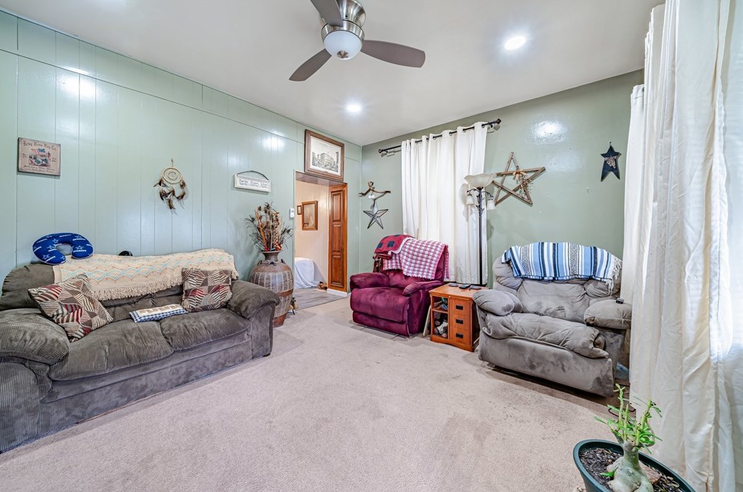 208 5th St, Youngwood PA  15697-1318 exterior