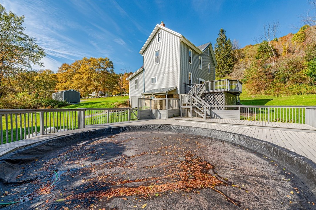 5322 Somerset Pike, Hollsopple PA  15935-7803 exterior