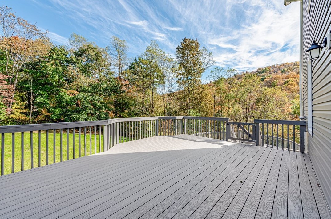 5322 Somerset Pike, Hollsopple PA  15935-7803 exterior