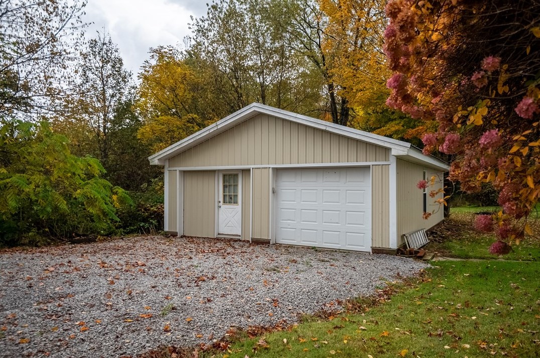 10 Railroad St, Hadley, PA 16130