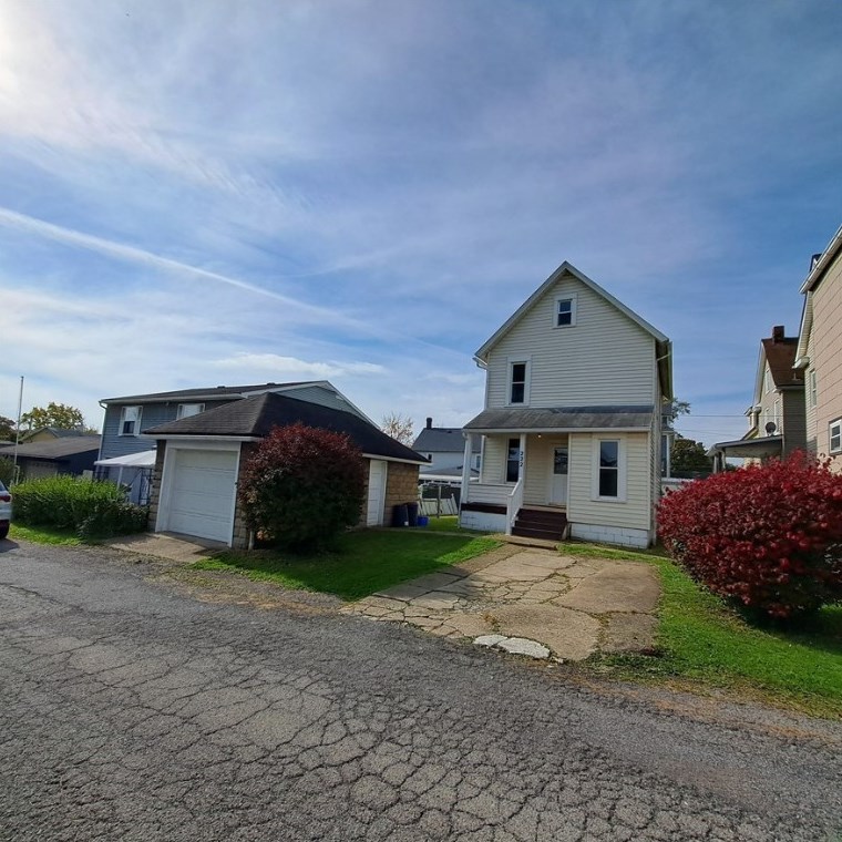 222 Stewart St, Butler PA  16001-4652 exterior