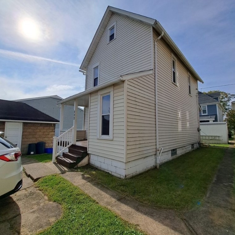 222 Stewart St, Butler PA  16001-4652 exterior