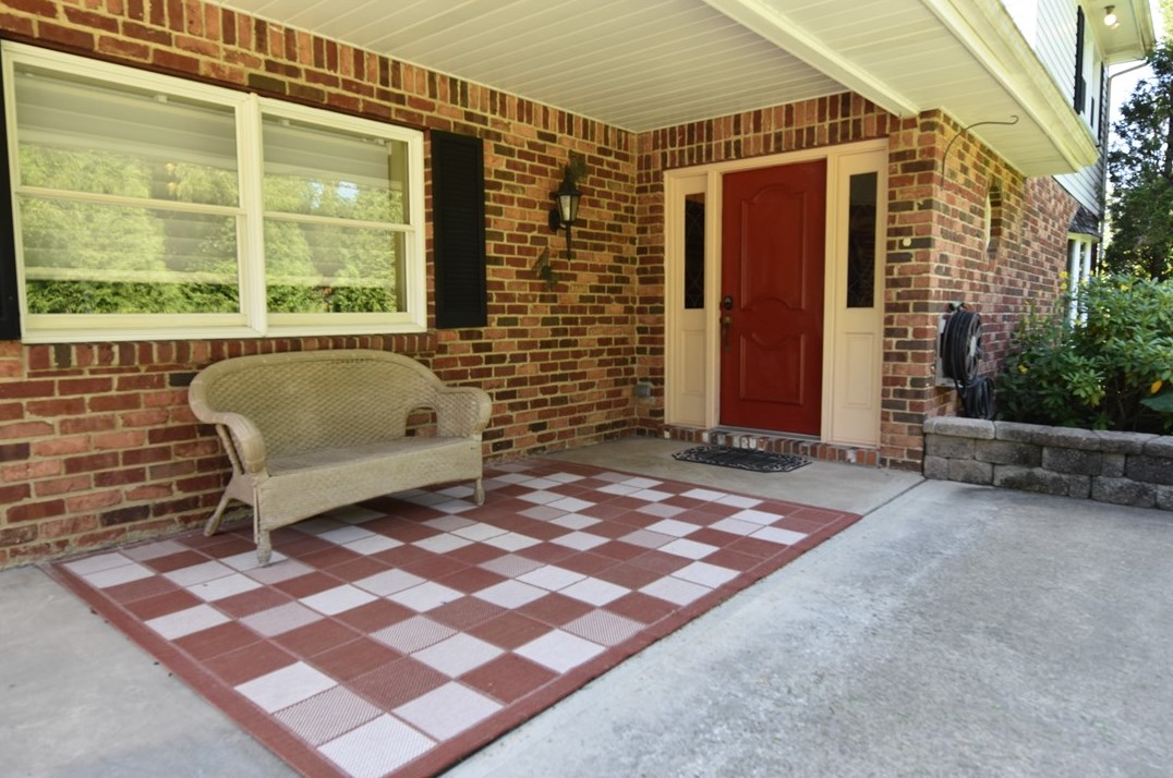 1558 Main, Leechburg, PA 15656