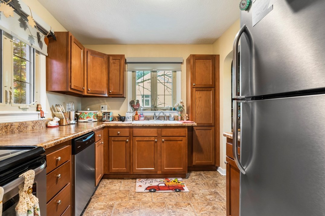 633 Harvey Ave, Greensburg PA  15601-1775 exterior