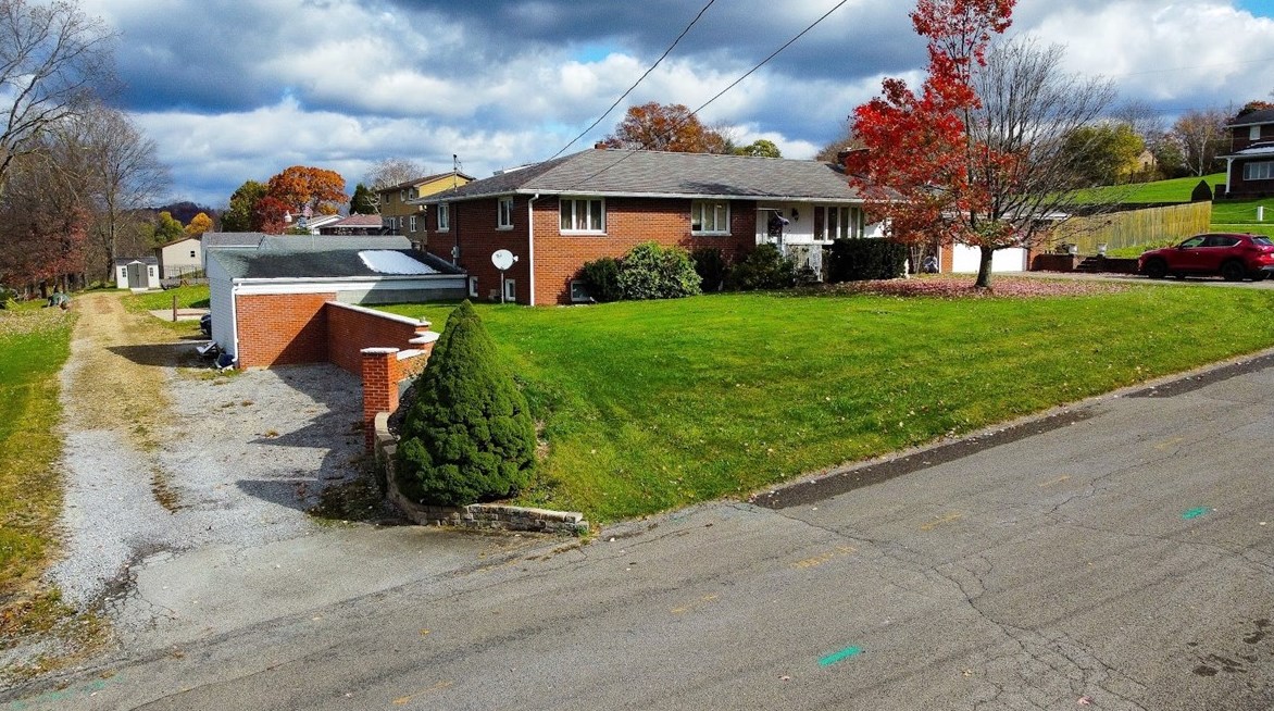 113 Maple St, Leechburg, PA 15656