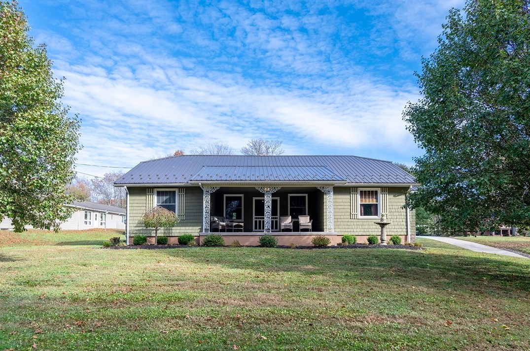 123 Shadyrest Rd, Ellwood City PA  16117-5519 exterior